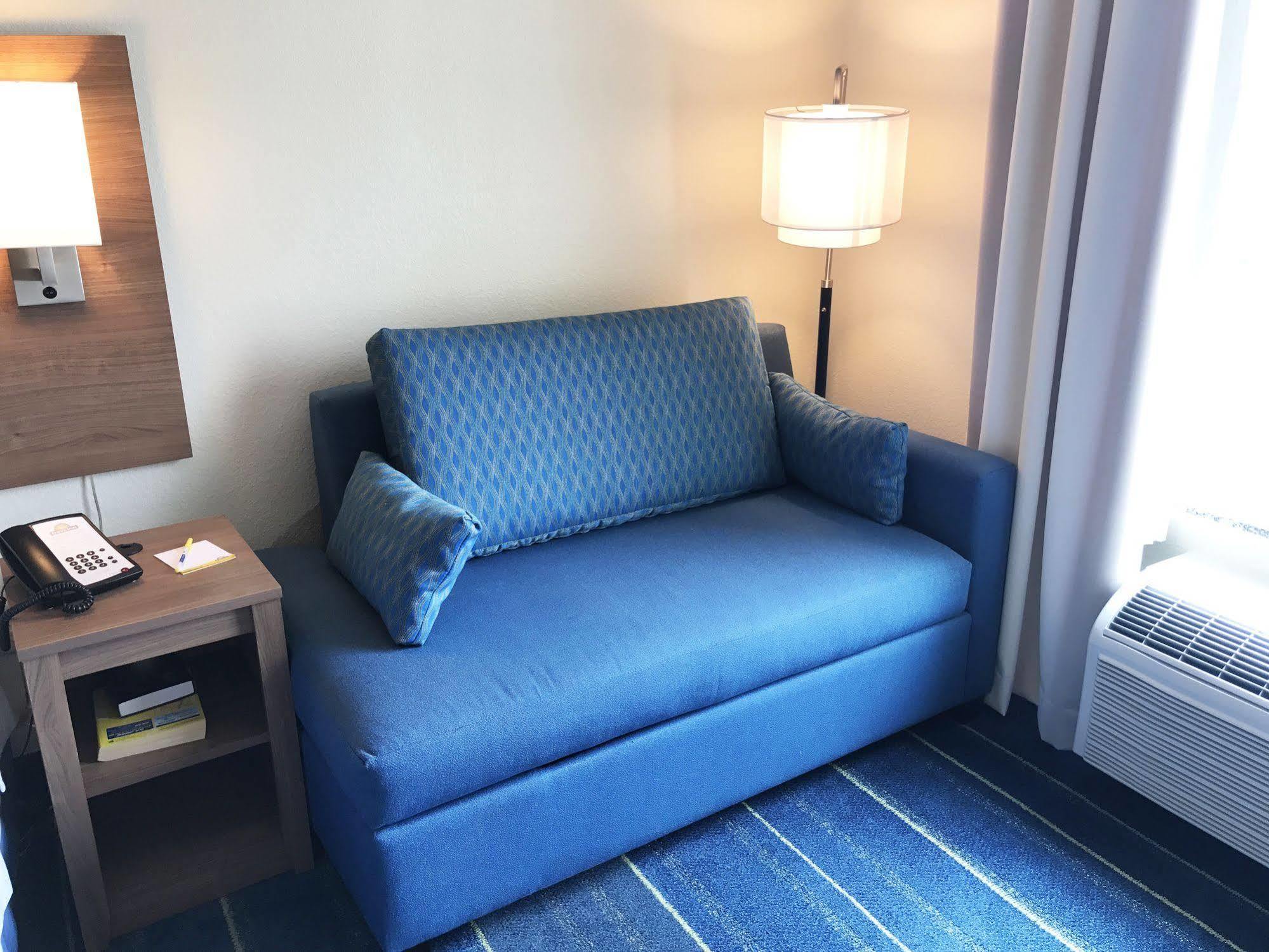 Days Inn By Wyndham Cadiz Экстерьер фото