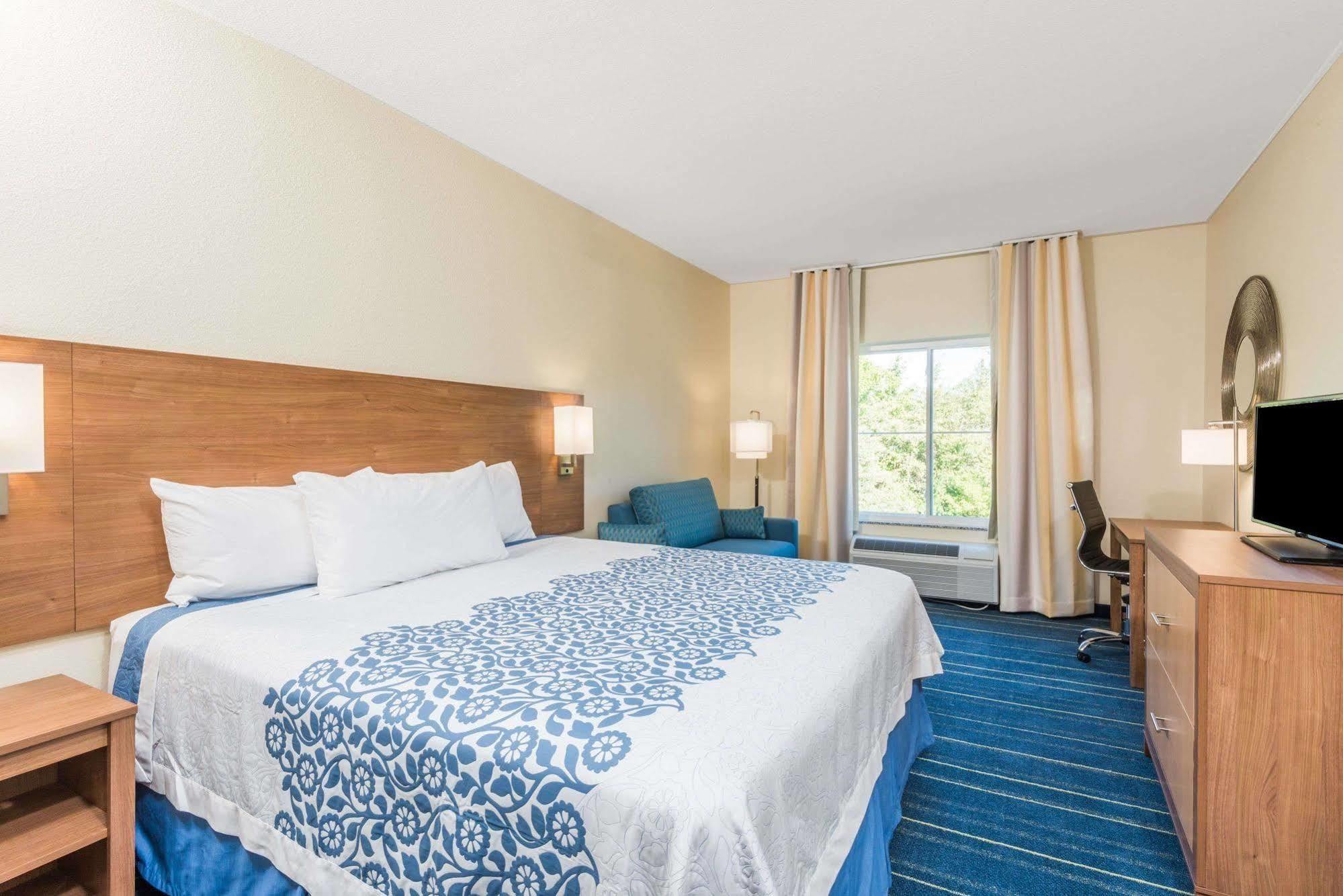 Days Inn By Wyndham Cadiz Экстерьер фото