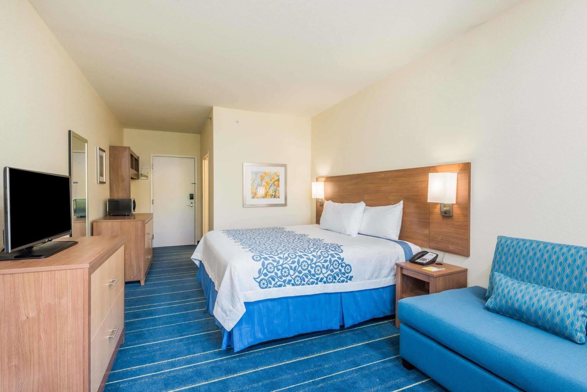 Days Inn By Wyndham Cadiz Экстерьер фото